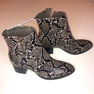 Snake Skin Design Heeled Boots